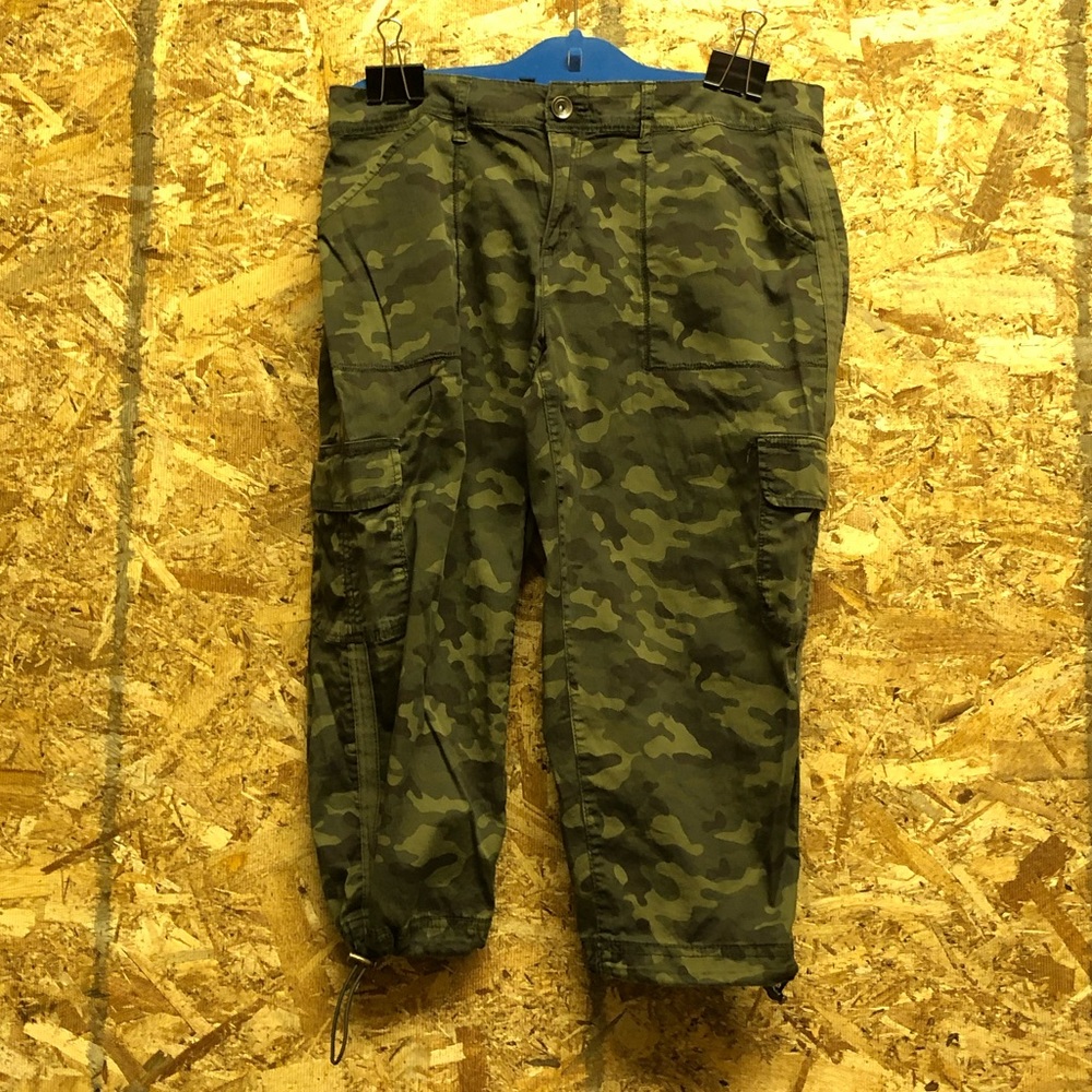 Camouflage Crop Stretch Pants